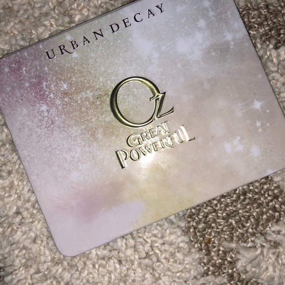 LIMITED EDITION! Urban Decay Glinda Palette - Picture 1 of 3